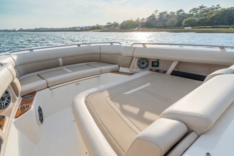Slide: The Image of Boston Whaler 350 Realm 2026 - 36