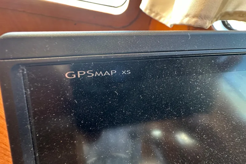 Slide: The Image of GPSMAP XS device on Eagle 40 Pilothouse Trawler, 2000 model, with visible dust. - 45