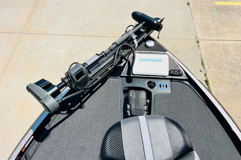 Slide: The Image of 2024 Ranger Z521R boat deck with Lowrance equipment and trolling motor. - 11