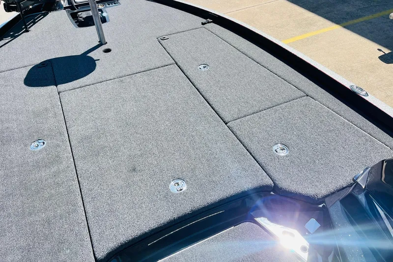 Slide: The Image of 2024 Ranger Z521R Ranger Cup boat deck with carpeted surface and storage compartments. - 20