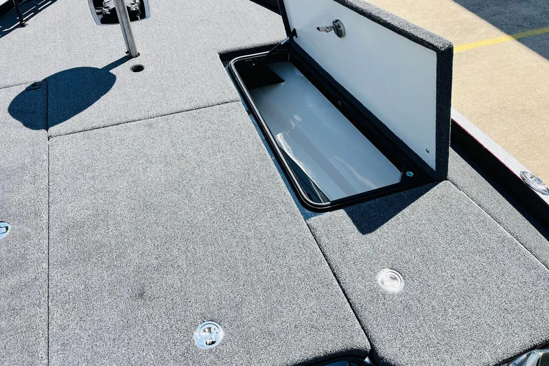 Slide: The Image of 2024 Ranger Z521R Ranger Cup Equipped boat deck with open storage compartment. - 21