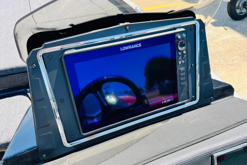 Slide: The Image of 2024 Ranger Z521R boat with Lowrance HDS display, showcasing advanced navigation technology. - 37