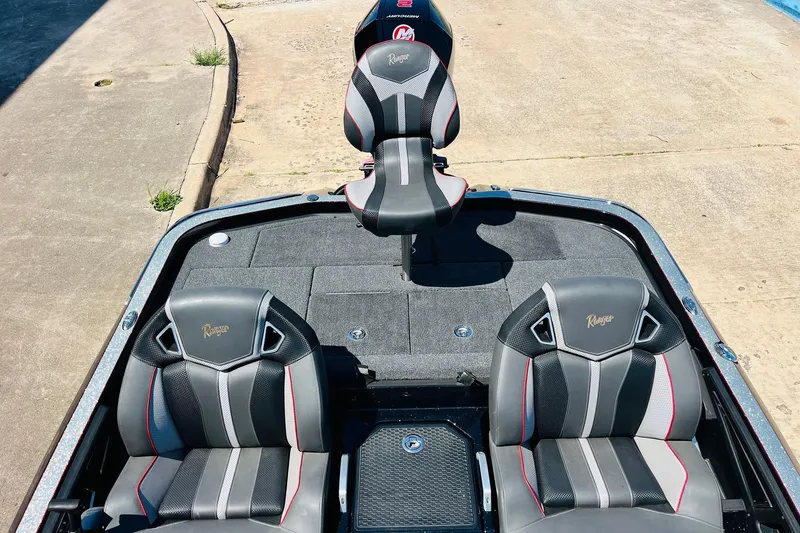 Slide: The Image of 2024 Ranger Z521R Ranger Cup Equipped boat with stylish seating and spacious deck. - 40