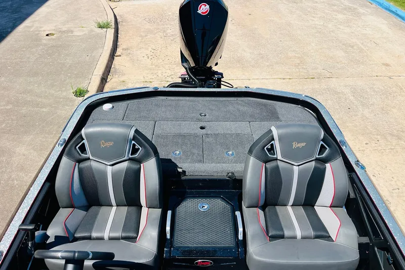 Slide: The Image of 2024 Ranger Z521R Ranger Cup boat interior with dual seats and sleek design. - 41