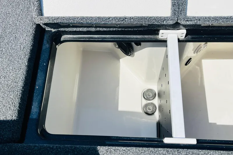 Slide: The Image of 2024 Ranger Z521R Ranger Cup Equipped livewell interior with divider and aeration system. - 43
