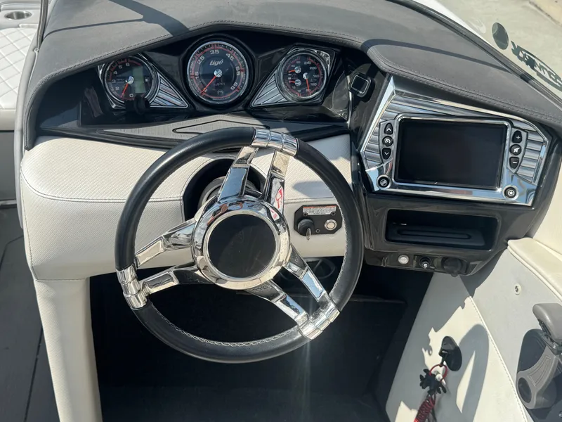 Slide: The Image of Tigé RZ4 2015 - 23