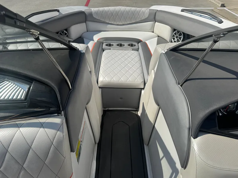 Slide: The Image of Tigé RZ4 2015 - 24