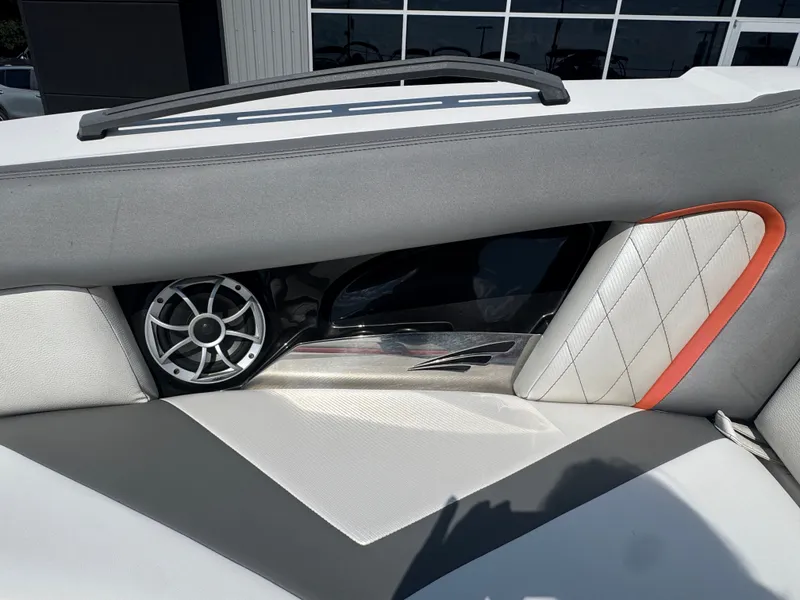 Slide: The Image of Tigé RZ4 2015 - 30