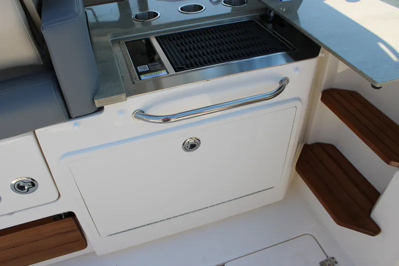 Slide: The Image of Boston Whaler 350 Realm 2026 - 54