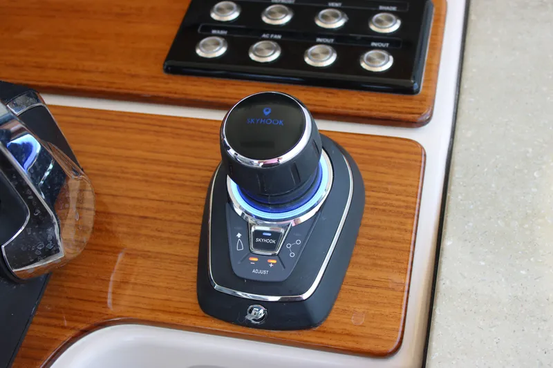 Slide: The Image of Boston Whaler 350 Realm 2026 - 31