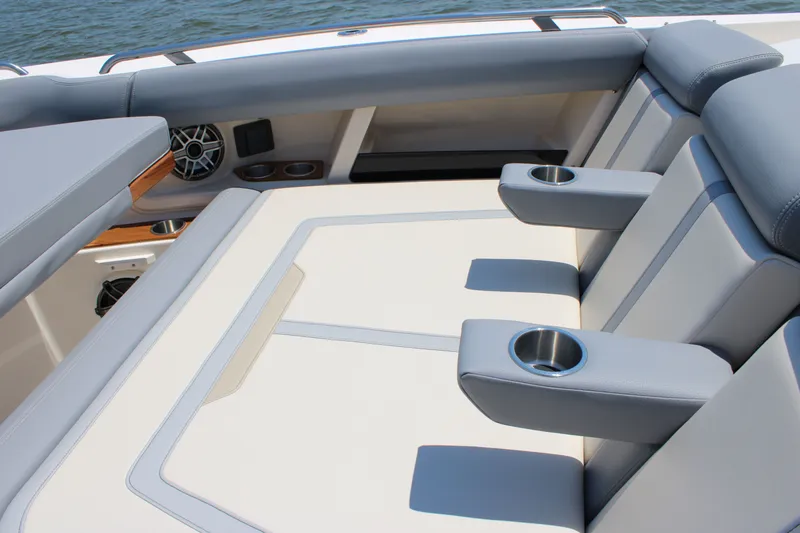 Slide: The Image of Boston Whaler 350 Realm 2026 - 87
