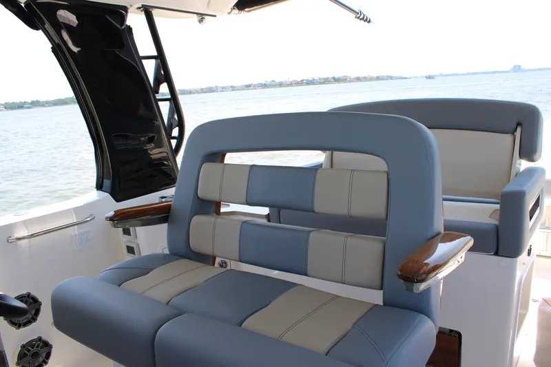 Slide: The Image of Boston Whaler 350 Realm 2026 - 75