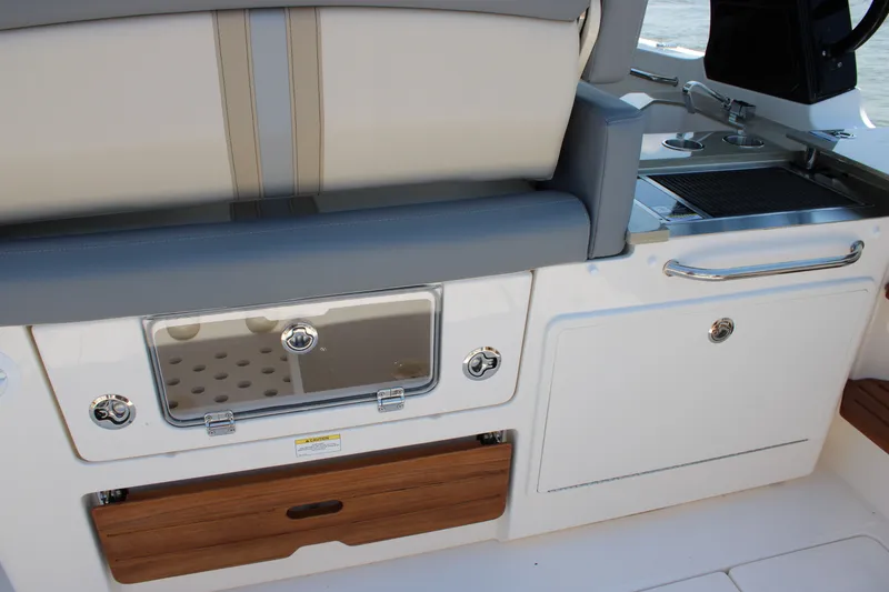 Slide: The Image of Boston Whaler 350 Realm 2026 - 50
