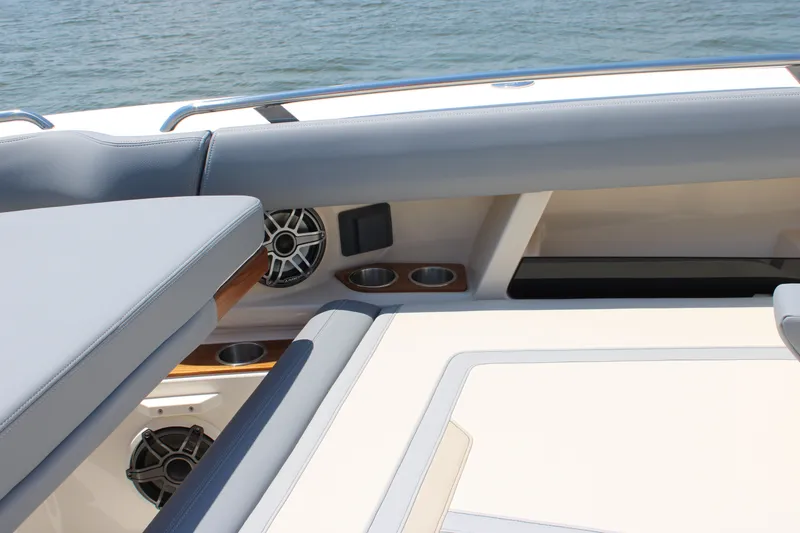 Slide: The Image of Boston Whaler 350 Realm 2026 - 19