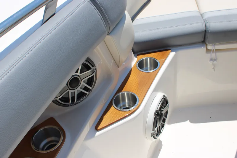 Slide: The Image of Boston Whaler 350 Realm 2026 - 20