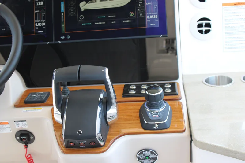 Slide: The Image of Boston Whaler 350 Realm 2026 - 32