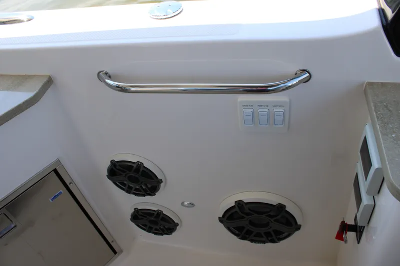 Slide: The Image of Boston Whaler 350 Realm 2026 - 43