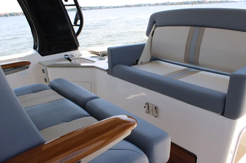 Slide: The Image of Boston Whaler 350 Realm 2026 - 79