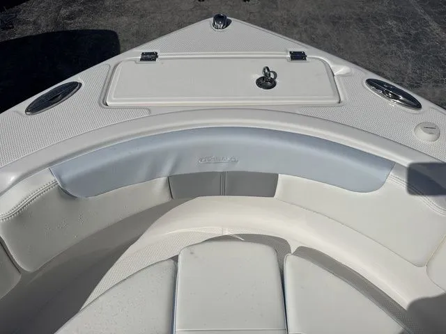 Slide: The Image of Robalo R222 Explorer 2025 - 10