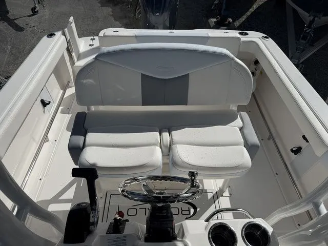 Slide: The Image of Robalo R222 Explorer 2025 - 17