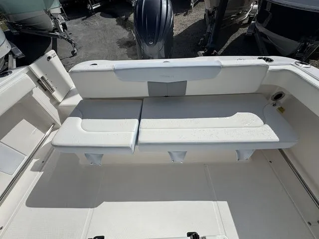 Slide: The Image of Robalo R222 Explorer 2025 - 21