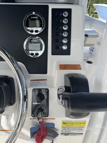 Slide: The Image of Robalo R222 Explorer 2025 - 22