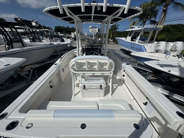 Slide: The Image of Robalo R222 Explorer 2025 - 5
