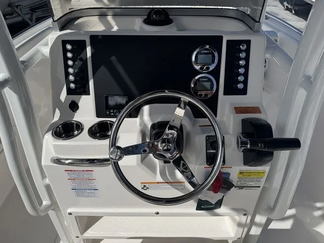 Slide: The Image of Robalo R222 Explorer 2025 - 8