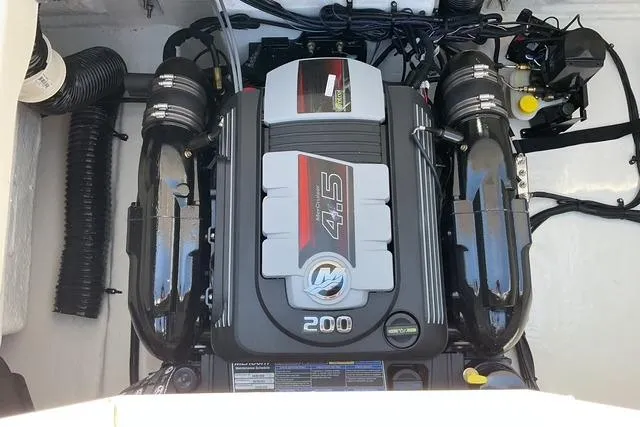 Slide: The Image of 2025 Bayliner V20i engine compartment showcasing a powerful 4.5L 200 HP engine. - 18