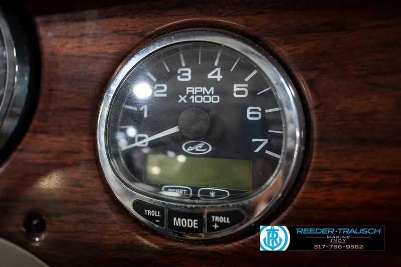 Slide: The Image of Speedometer of 2005 Sea Ray 200 Sundeck boat, displaying MPH and km/h. - 32
