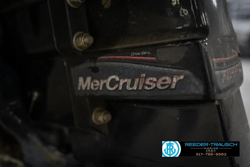 Slide: The Image of Sea Ray 2005 Sundeck logo on dark background, Reeder Trausch Marine contact info visible. - 51
