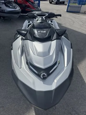 Slide: The Image of Sea-Doo GTX™ Limited 300 White Pearl Premium 2024 - 3