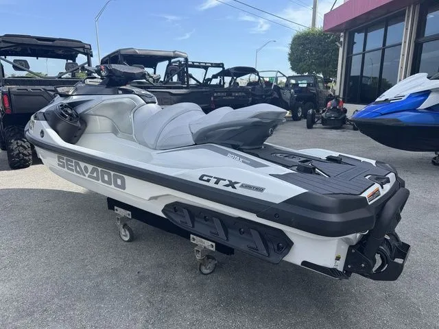 Slide: The Image of Sea-Doo GTX™ Limited 300 White Pearl Premium 2024 - 6