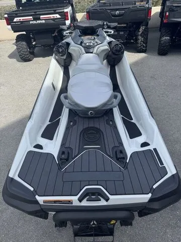 Slide: The Image of Sea-Doo GTX™ Limited 300 White Pearl Premium 2024 - 7