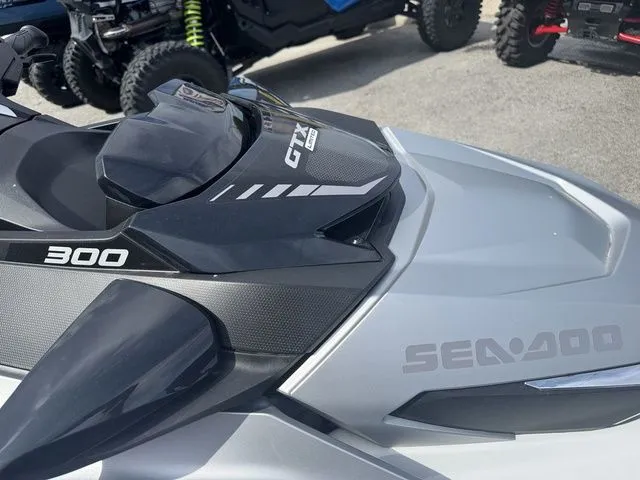 Slide: The Image of Sea-Doo GTX™ Limited 300 White Pearl Premium 2024 - 9