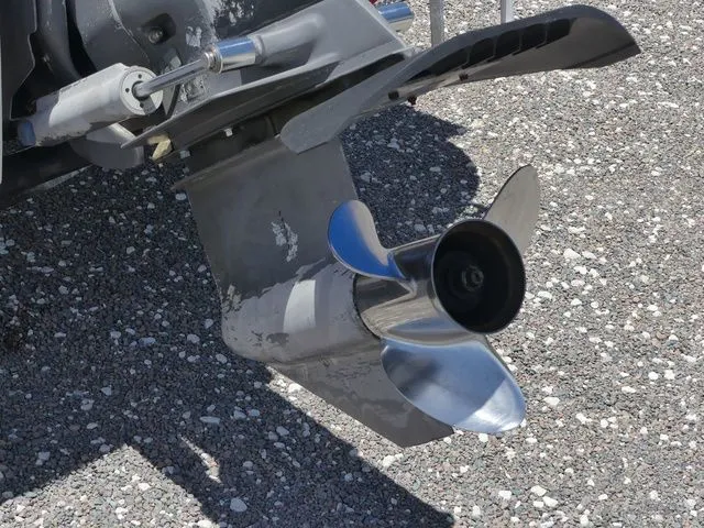 Slide: The Image of Four Winns 180 2000 - 10