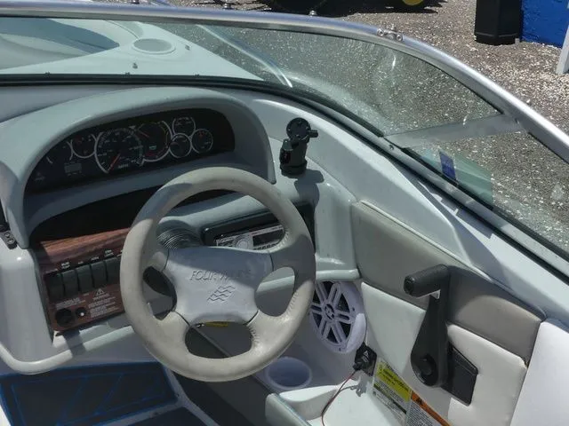 Slide: The Image of Four Winns 180 2000 - 13