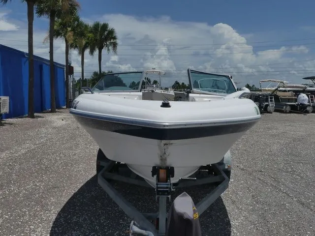 Slide: The Image of Four Winns 180 2000 - 2