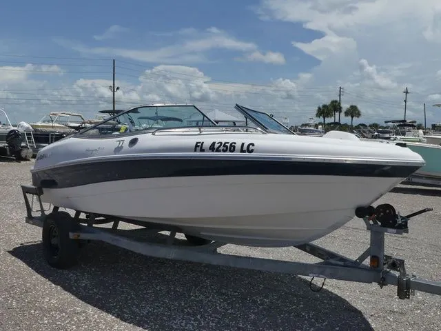 Slide: The Image of Four Winns 180 2000 - 3