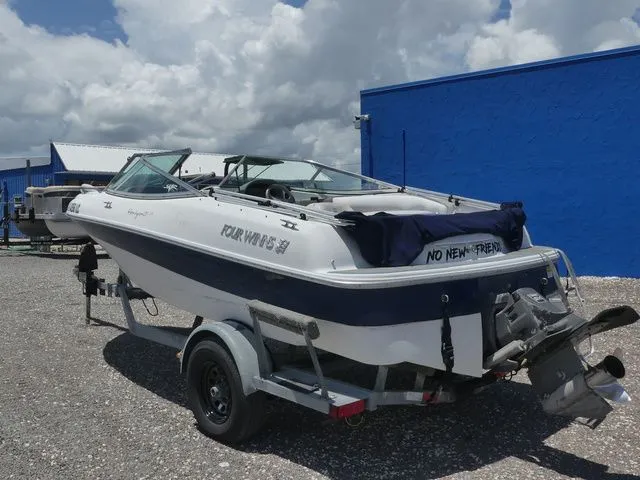 Slide: The Image of Four Winns 180 2000 - 6