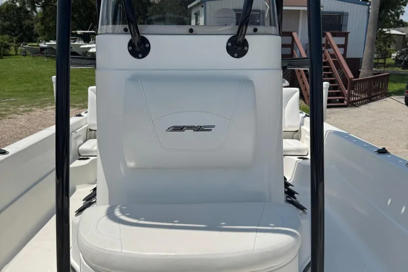 Slide: The Image of 2017 Epic 22 Sport Console boat interior with white seating and console. - 13