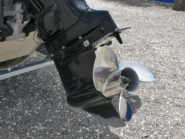 Slide: The Image of Avalon LSZ Windshield 24' 2019 - 10