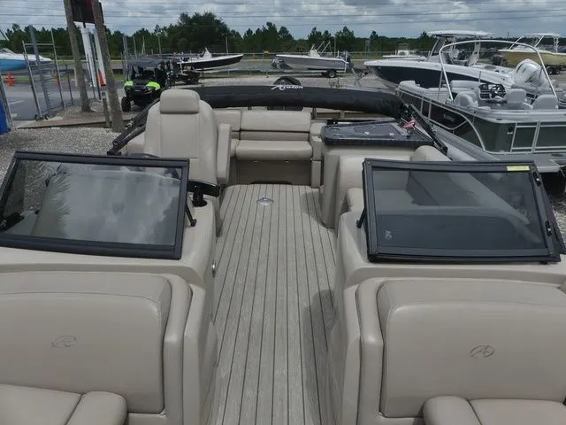 Slide: The Image of Avalon LSZ Windshield 24' 2019 - 13