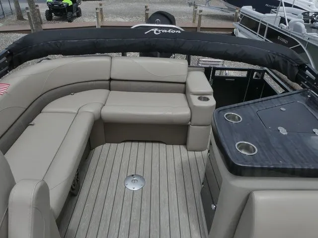 Slide: The Image of Avalon LSZ Windshield 24' 2019 - 15