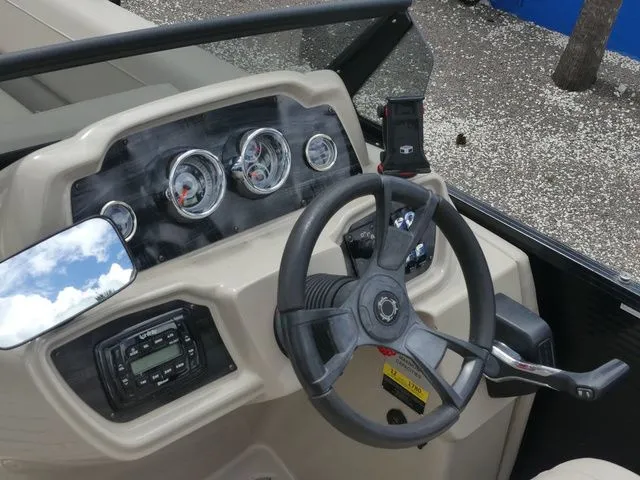 Slide: The Image of Avalon LSZ Windshield 24' 2019 - 16