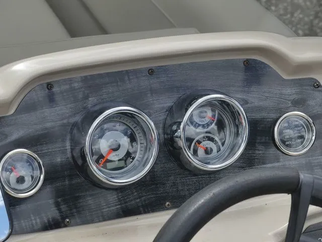 Slide: The Image of Avalon LSZ Windshield 24' 2019 - 18