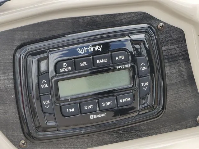 Slide: The Image of Avalon LSZ Windshield 24' 2019 - 19