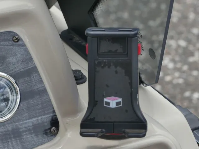 Slide: The Image of Avalon LSZ Windshield 24' 2019 - 20