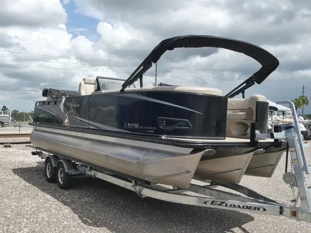 Slide: The Image of Avalon LSZ Windshield 24' 2019 - 3