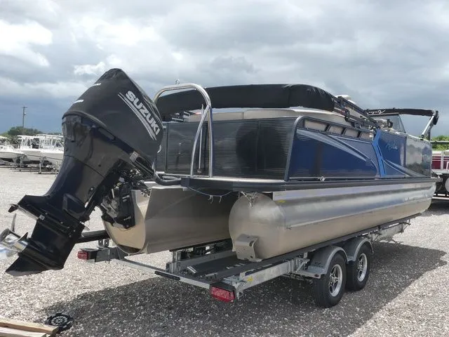 Slide: The Image of Avalon LSZ Windshield 24' 2019 - 4